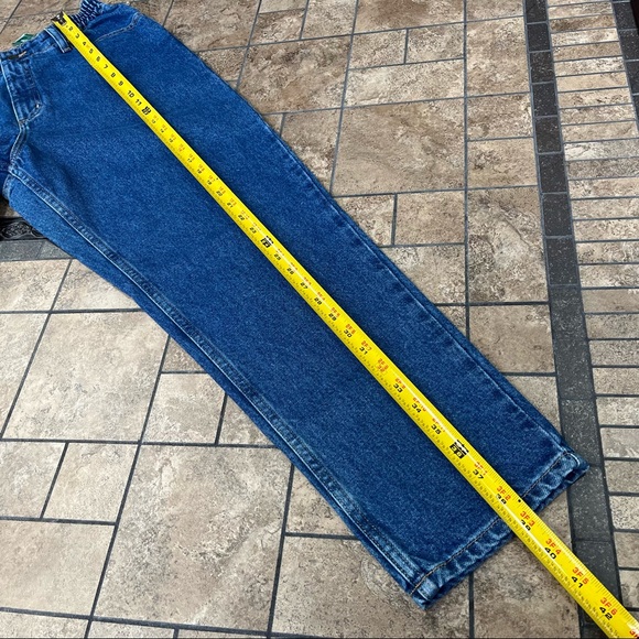 L.L. Bean Original Fit Relaxed Elastic Waist Mom Jeans Size 10 Petite - Picture 8 of 9